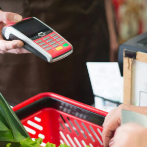 ¿Es procedente el despido de un trabajador por utilizar vales descuento destinados a clientes?