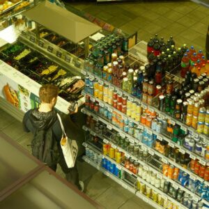 Empleado con 36 años de antigüedad sorprendido intentando sustraer productos: ¿despido procedente?