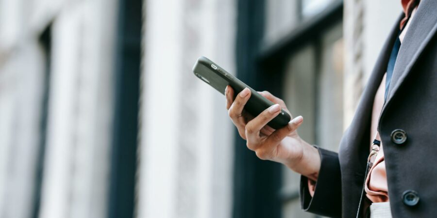 ¿Es válido el llamamiento de trabajadores fijos discontinuos con solo 48 horas de antelación? ¿Es válido utilizar medios como WhatsApp o correo electrónico o exigir datos personales para el llamamiento?