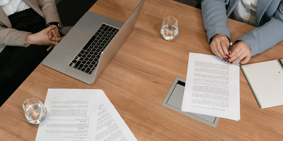 ¿Puede una empresa “anular” un despido y emitir otro nuevo sin readmitir realmente al trabajador? ¿Qué ocurre si el segundo despido no se impugna pero el primero sí?