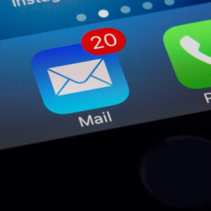¿Es válida la comunicación de un despido a través del correo electrónico personal cuando el trabajador no ha prestado su consentimiento?